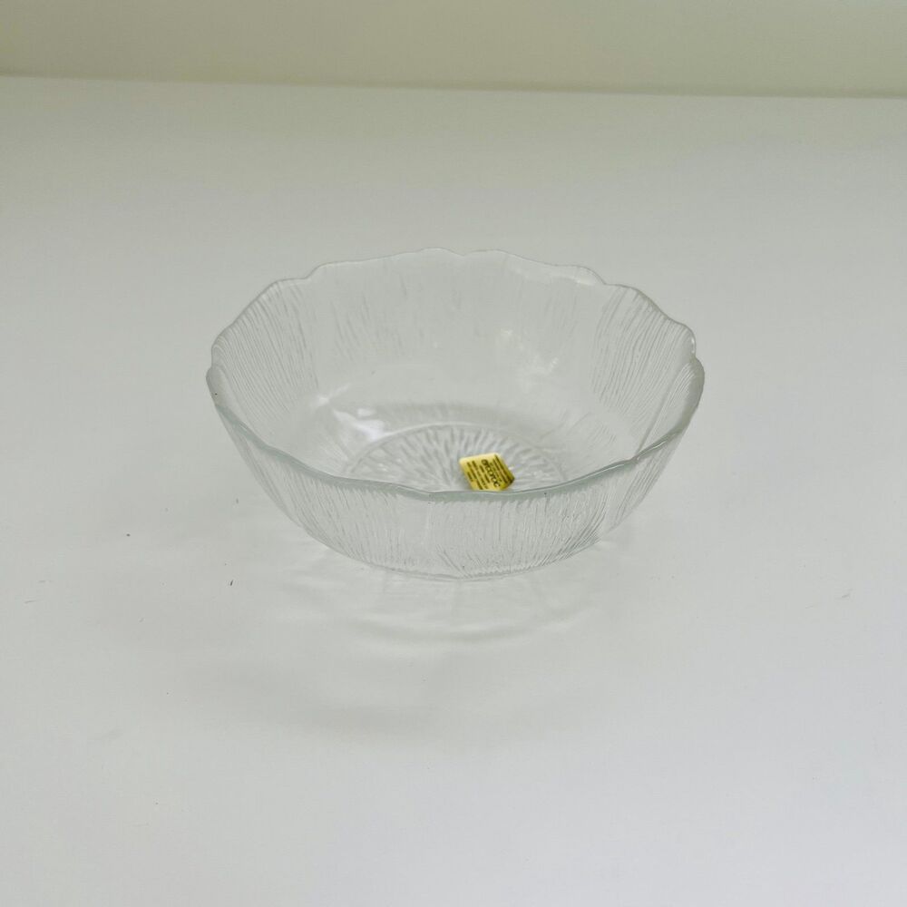 ARCOROC Fleur Clear Pressed Glass Raised Floral Petal Small Fruit Bowl, Set of 4 - Picture 4 of 7